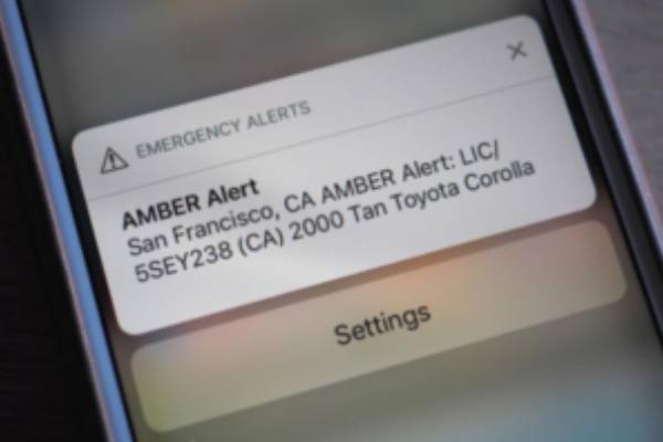 Amber alert emergency notification on smartphone
