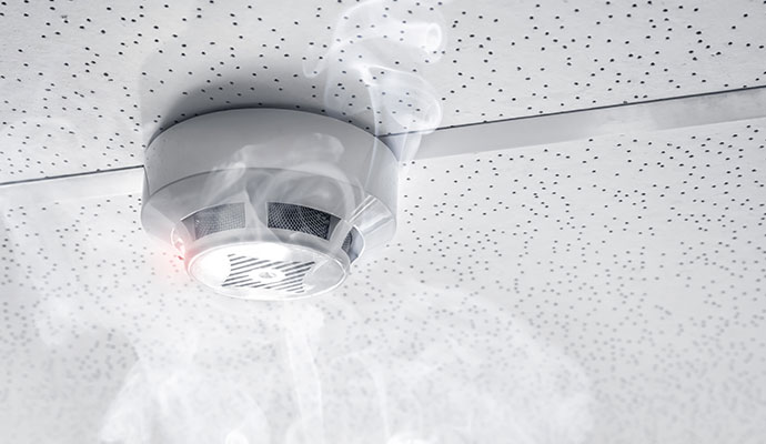 Smoke detector with smoke on ceiling